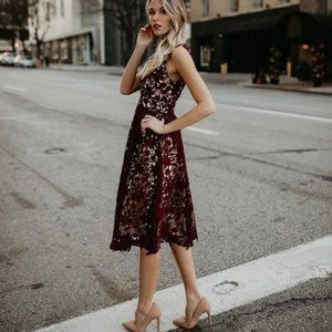 Soprano (Vici) Burgundy sleeveless floral lace midi dress